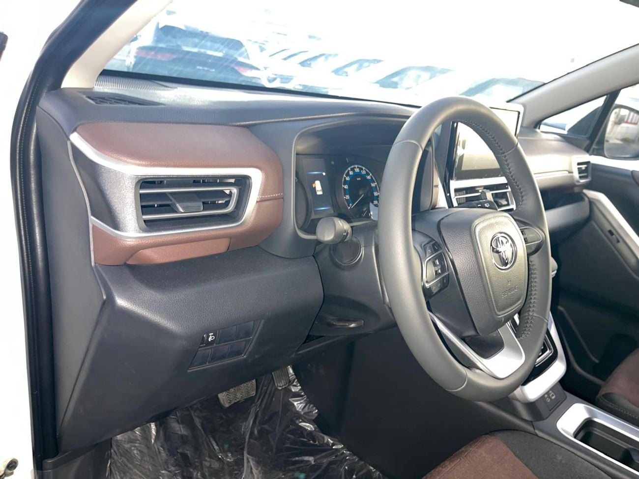 تويوتا إينوفا 2.0L HyCross 8S Hybrid