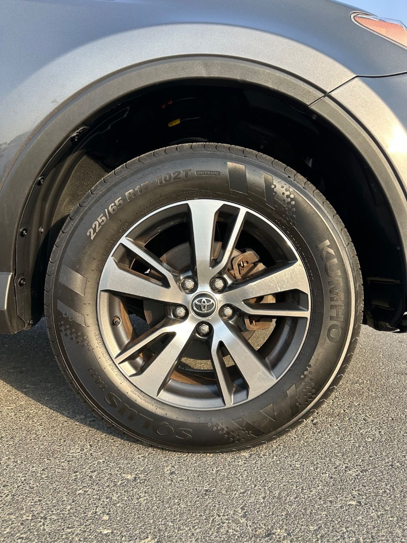 Toyota RAV4 XLE premium Sunroof,Push start,Leather seats