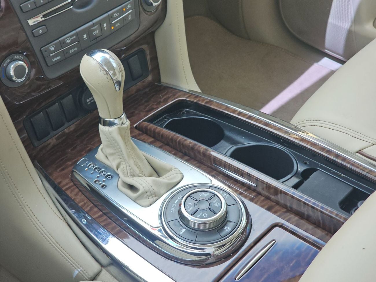 نيسان باترول SE T2 LEATHER