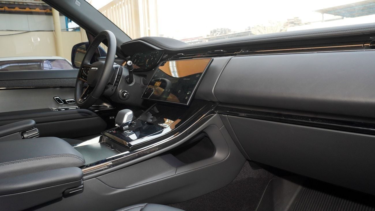 لاند روفر رينج روفر سبورت DYNAMIC SE P400