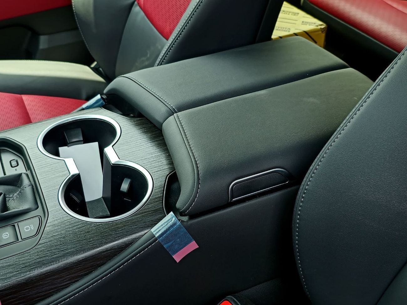 تويوتا لاند كروزر TOYOTA LC300 DIESEL 3.3L VXR - RADAR - FULLY LOADED - 2025 MODEL - BLACK INSIDE BLACKRED - BAHRAIN S