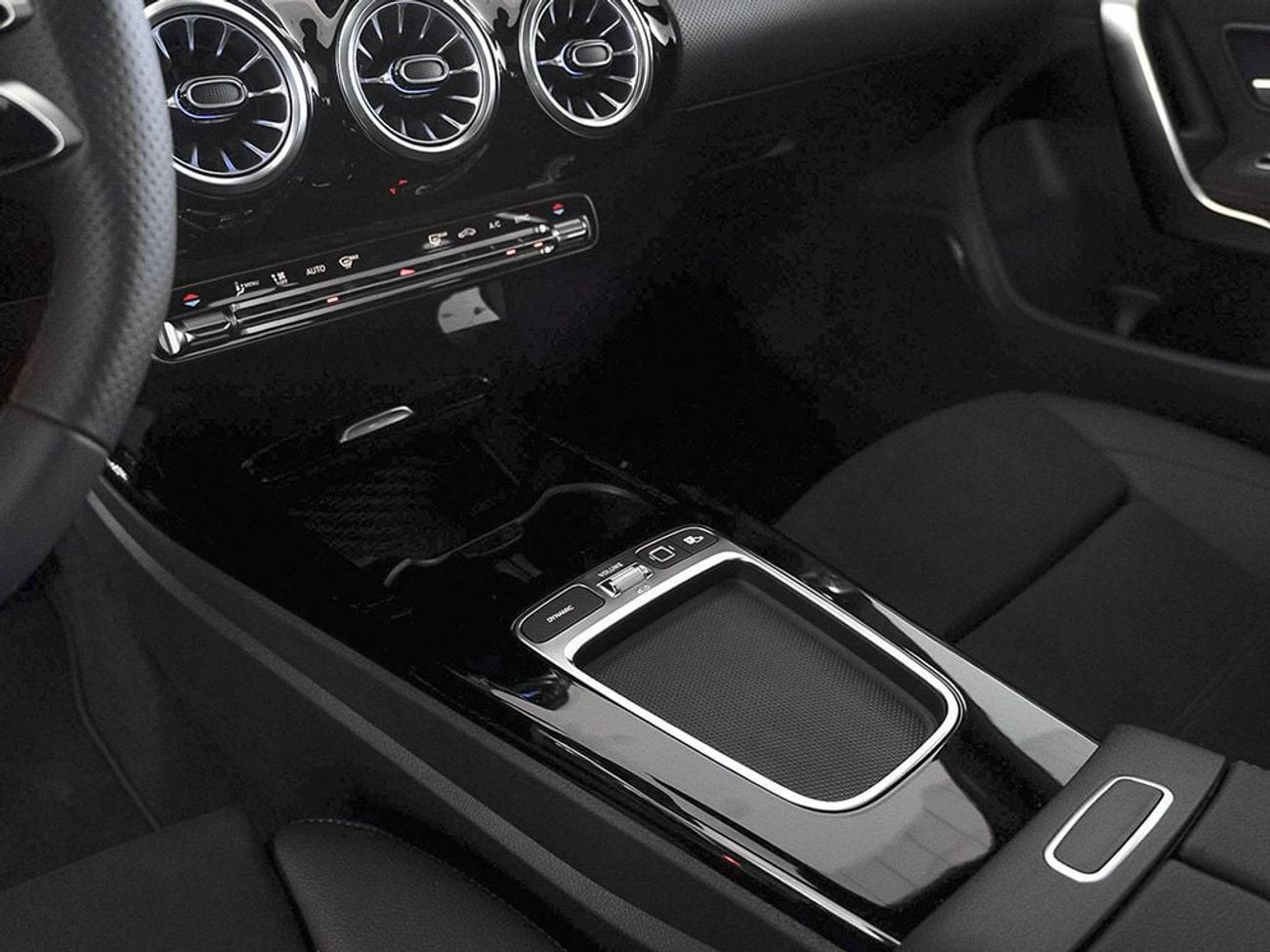 مرسيدس بنز CLA 200 CLA200 / Mercedes Warranty / Delivery Mileage