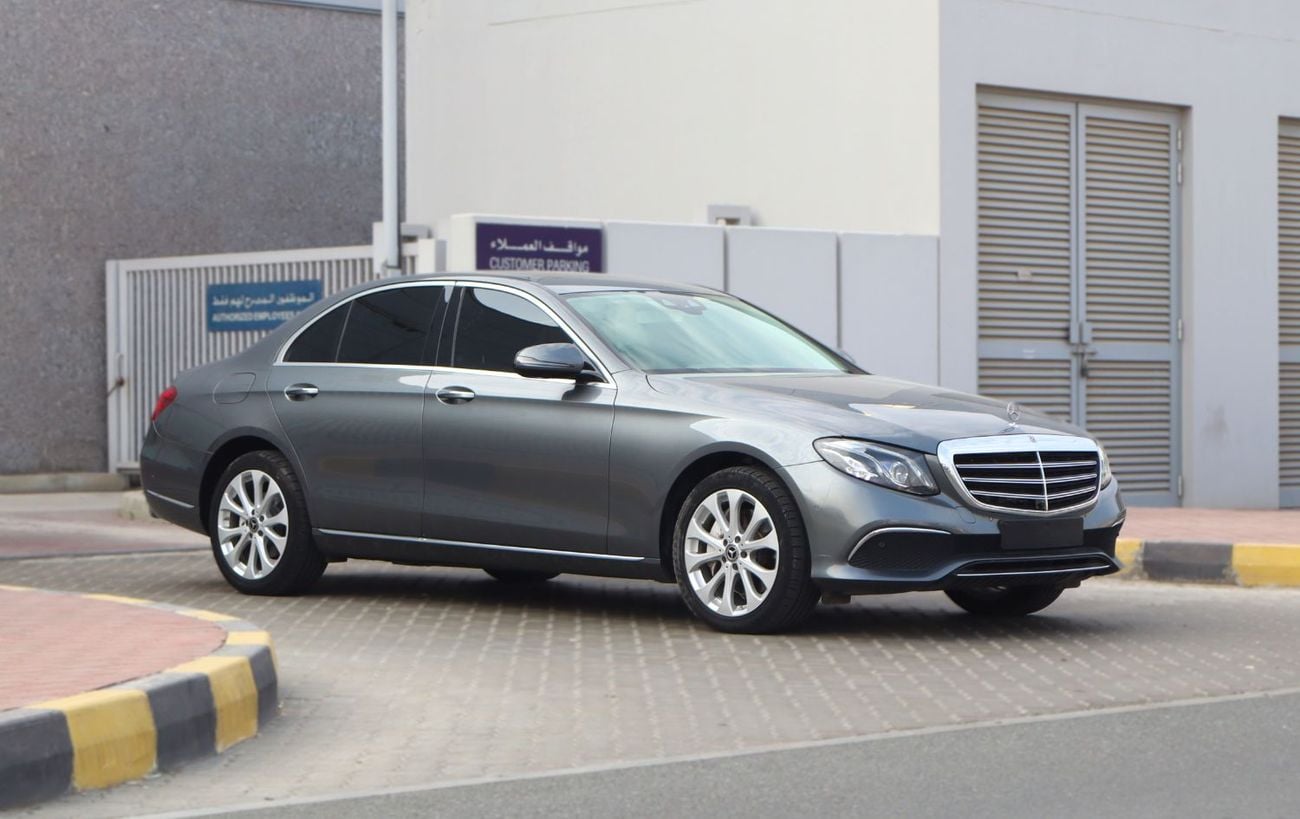 Mercedes-Benz E300 Premium 2.0L