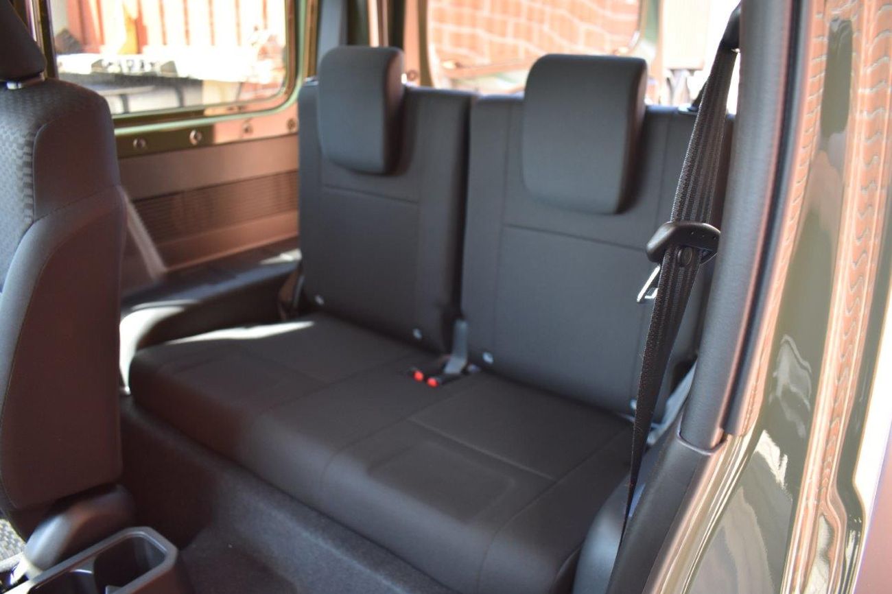 سوزوكي جيمني GL . 1.5L . 4 Cyl . 4-Speed Automatic . Petrol . 4WD . 5 Seats . 3 Door