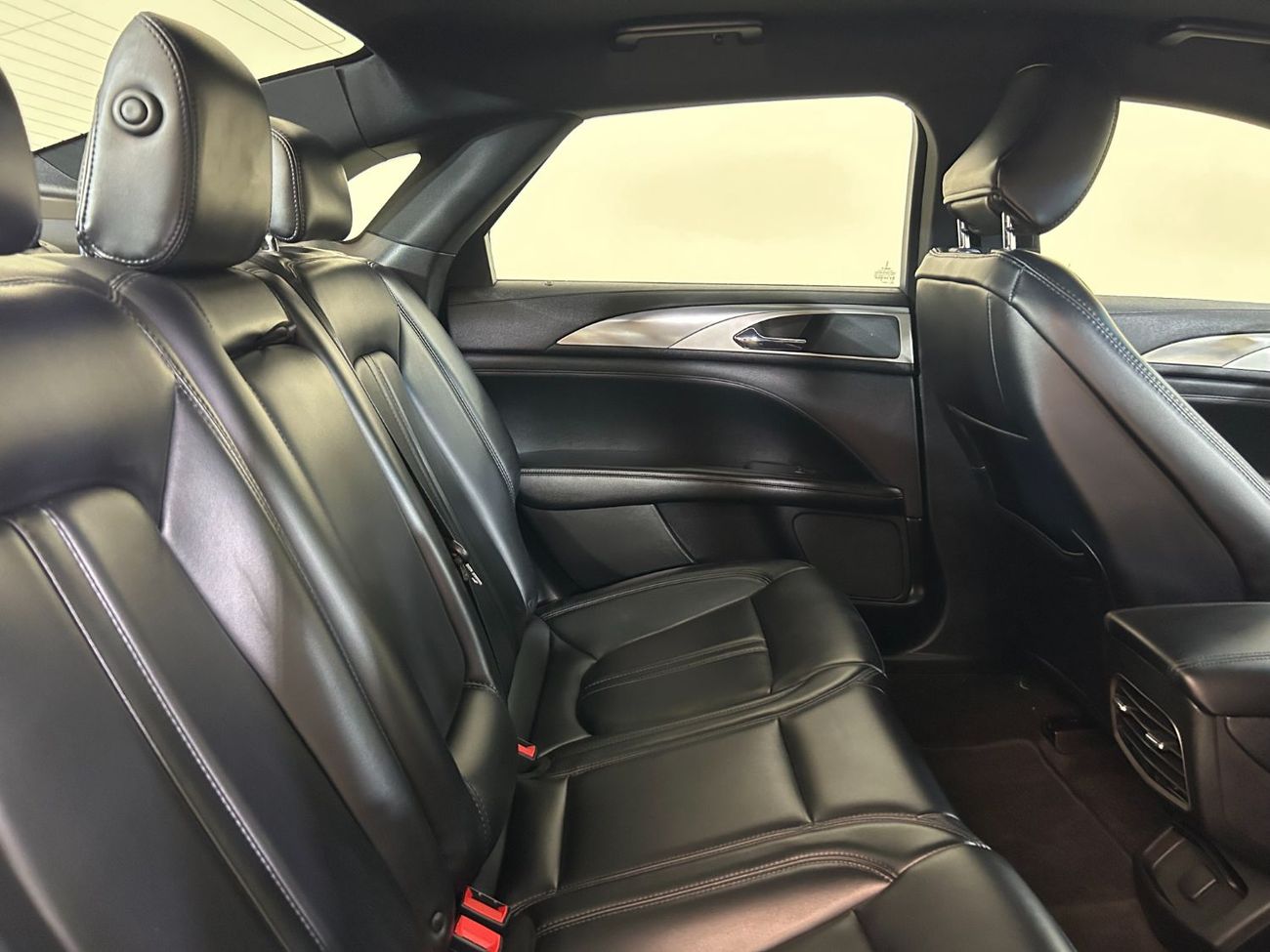 لينكولن MKZ Premier 2.0L (243 HP)