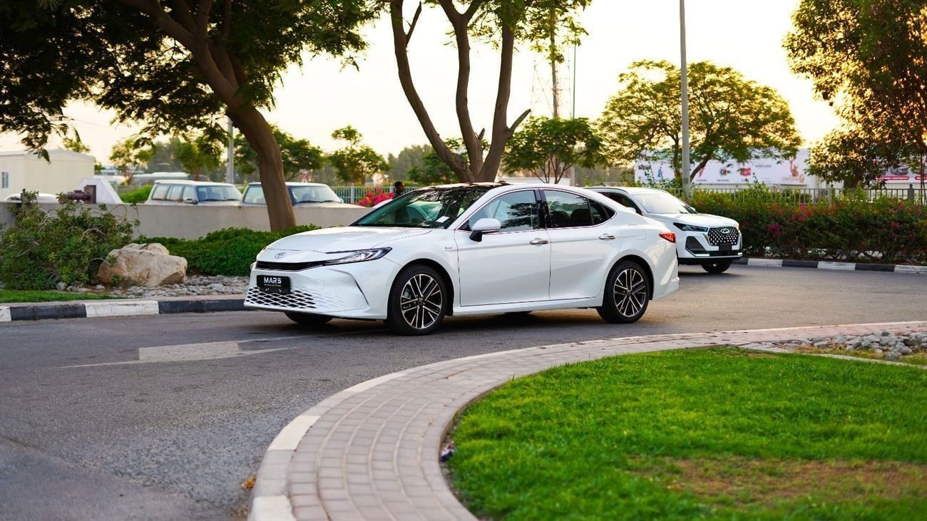 تويوتا كامري Limited 2.5L Hybrid