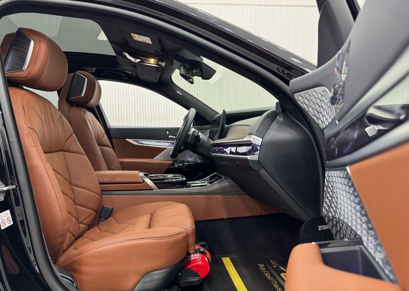 BMW 740i M-Sport 2024 BMW 740i M-Sport, BMW warranty + Service Pack, Fully Loaded, Very Low Kms, GCC