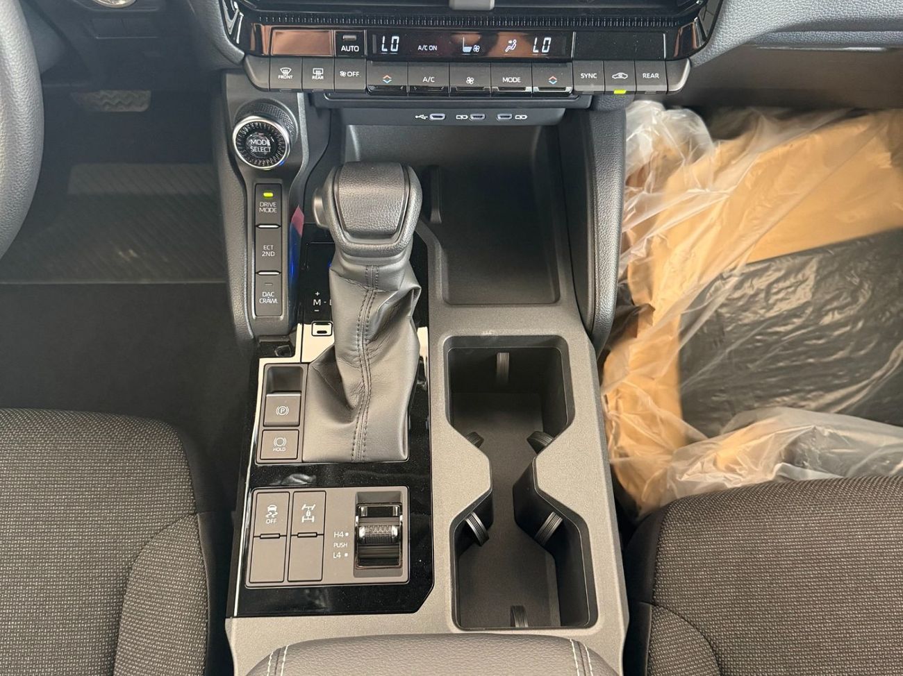 Toyota Prado PRADO 2.8 SUNROOF BLACK INTERIOR ** EXPORT ONLY **التصدير فقط خارج الخليج***