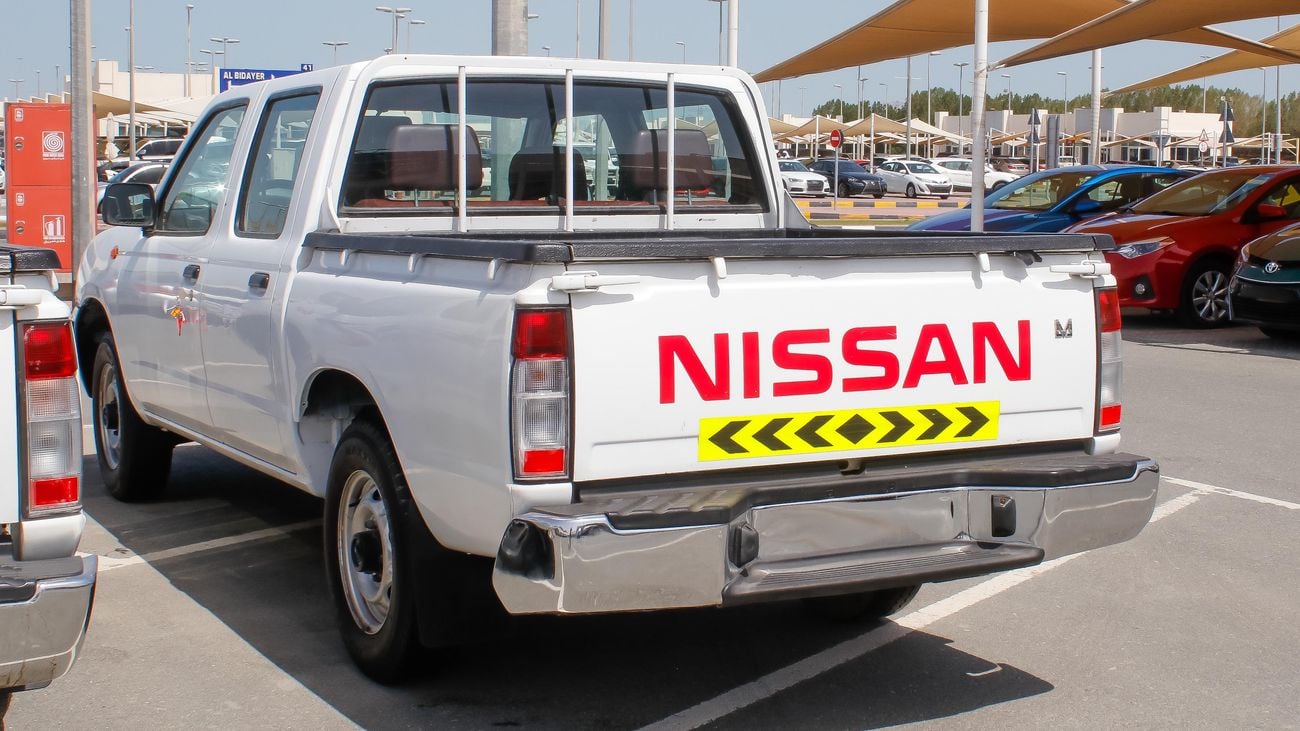نيسان بيك آب nissan pickup 4x2 Gcc specs, free accident