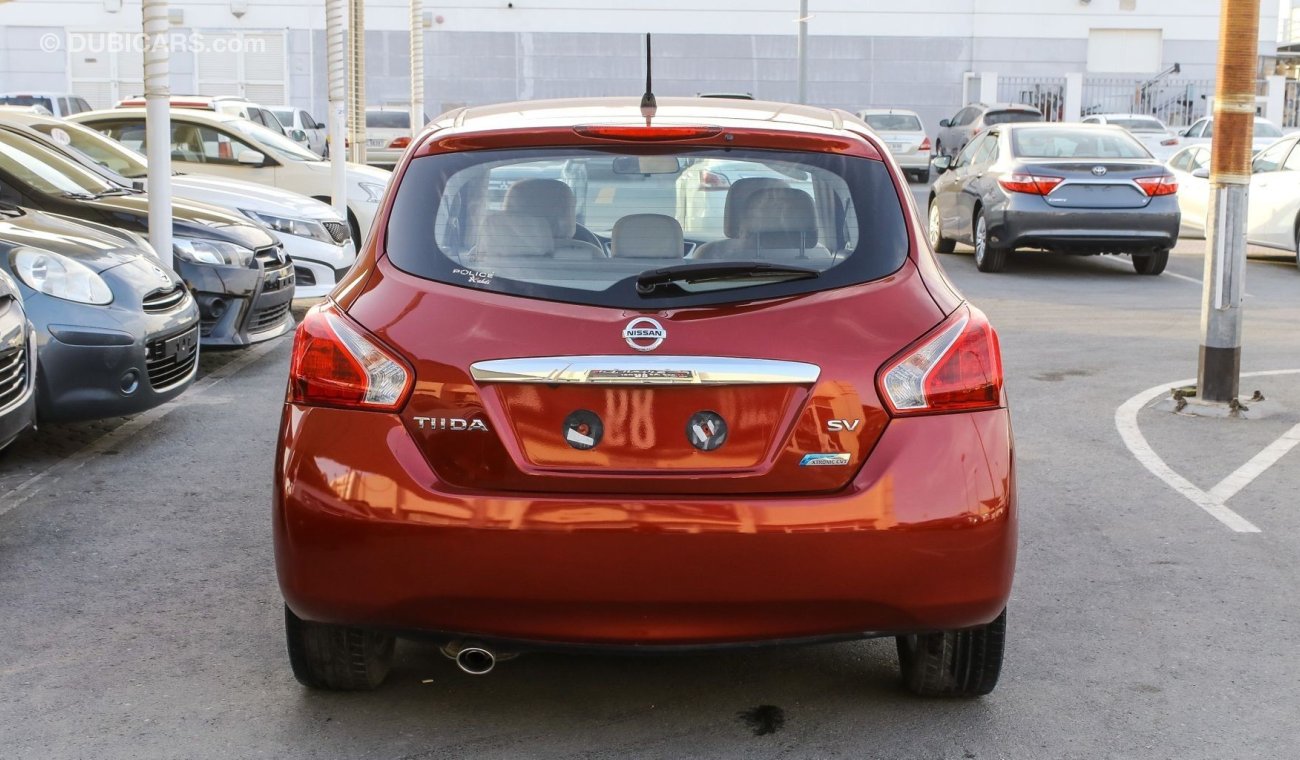 Nissan Tiida SV