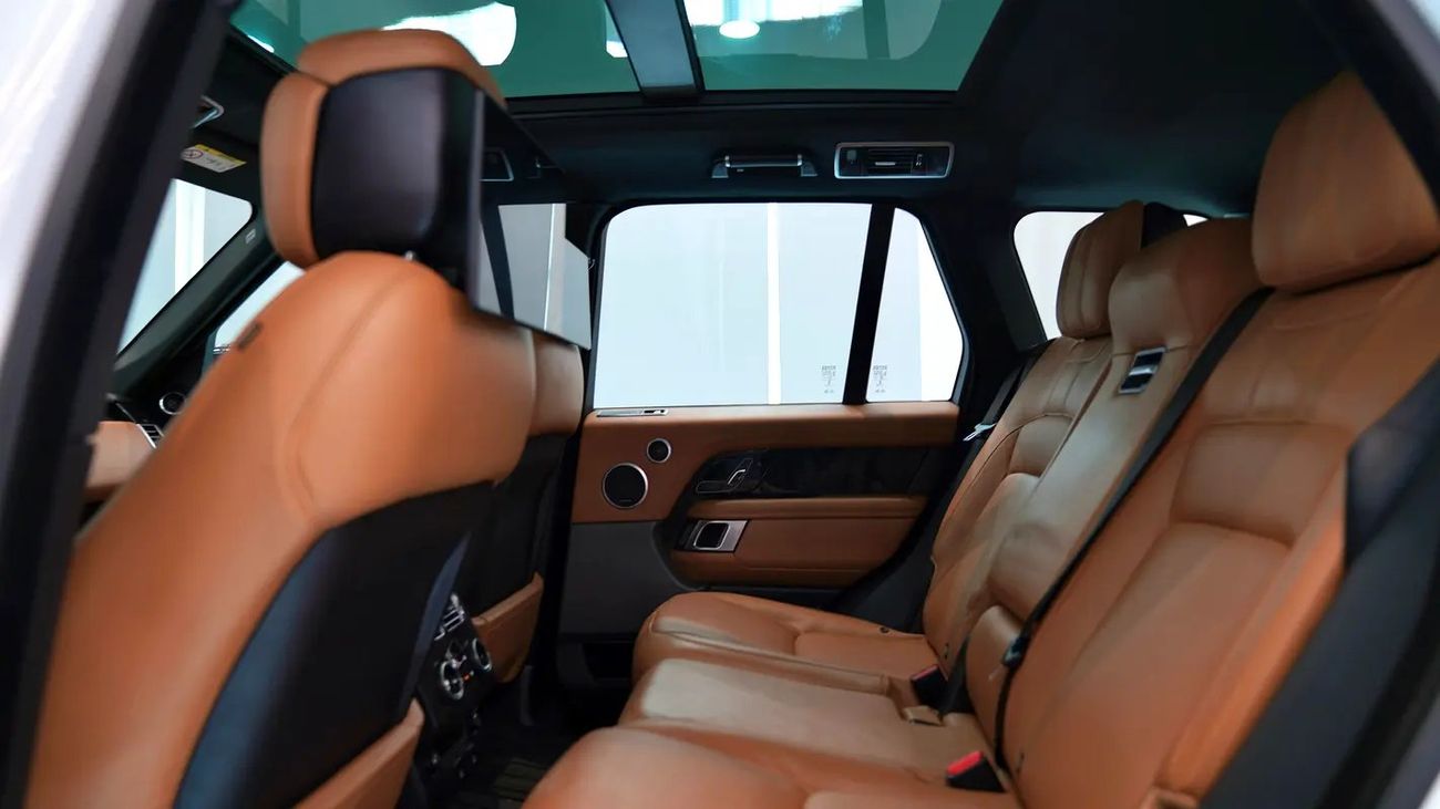 لاند روفر رينج روفر LWB Autobiography P400 3.0L AUTOBIOGRAPHY RR VOGUE || GCC II FULLY LOADED I| PANORAMIC I| SCREENS ||