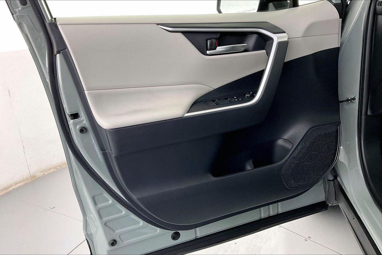 Chevrolet Captiva Premier | 1 year free warranty | 0 Down Payment