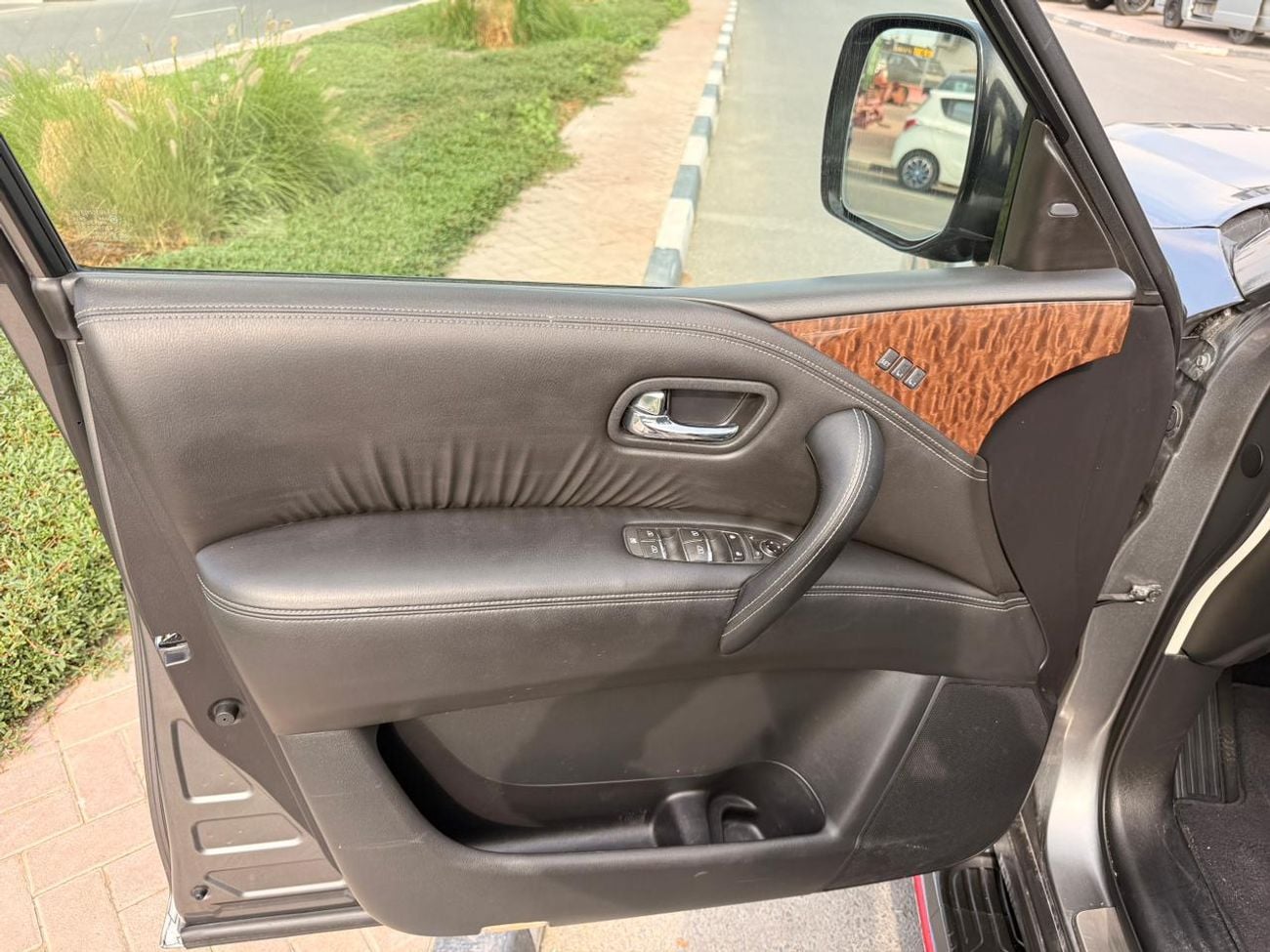 Nissan Armada SL 4WD Full option sunroof