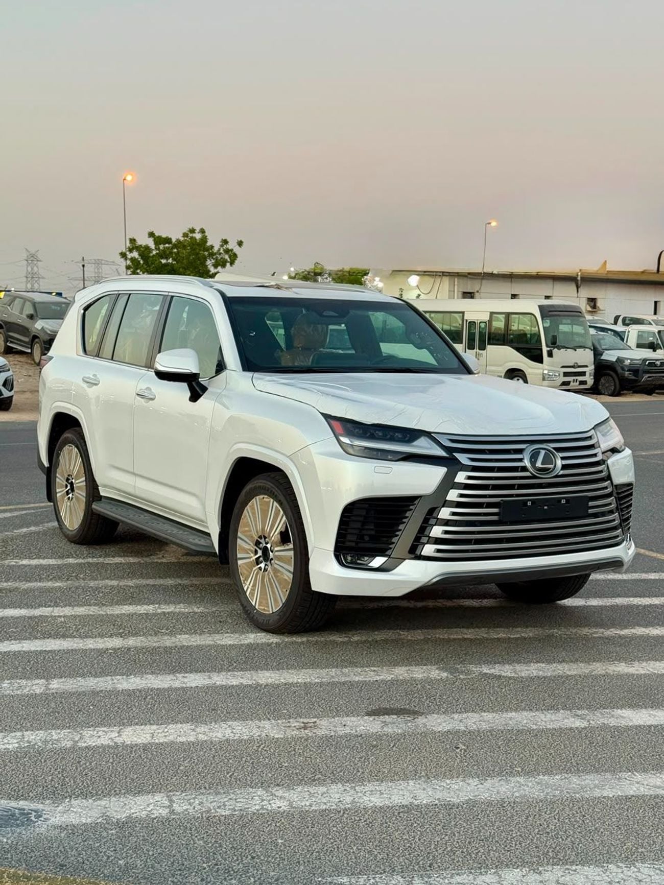 لكزس LX 600 SIGNATURE