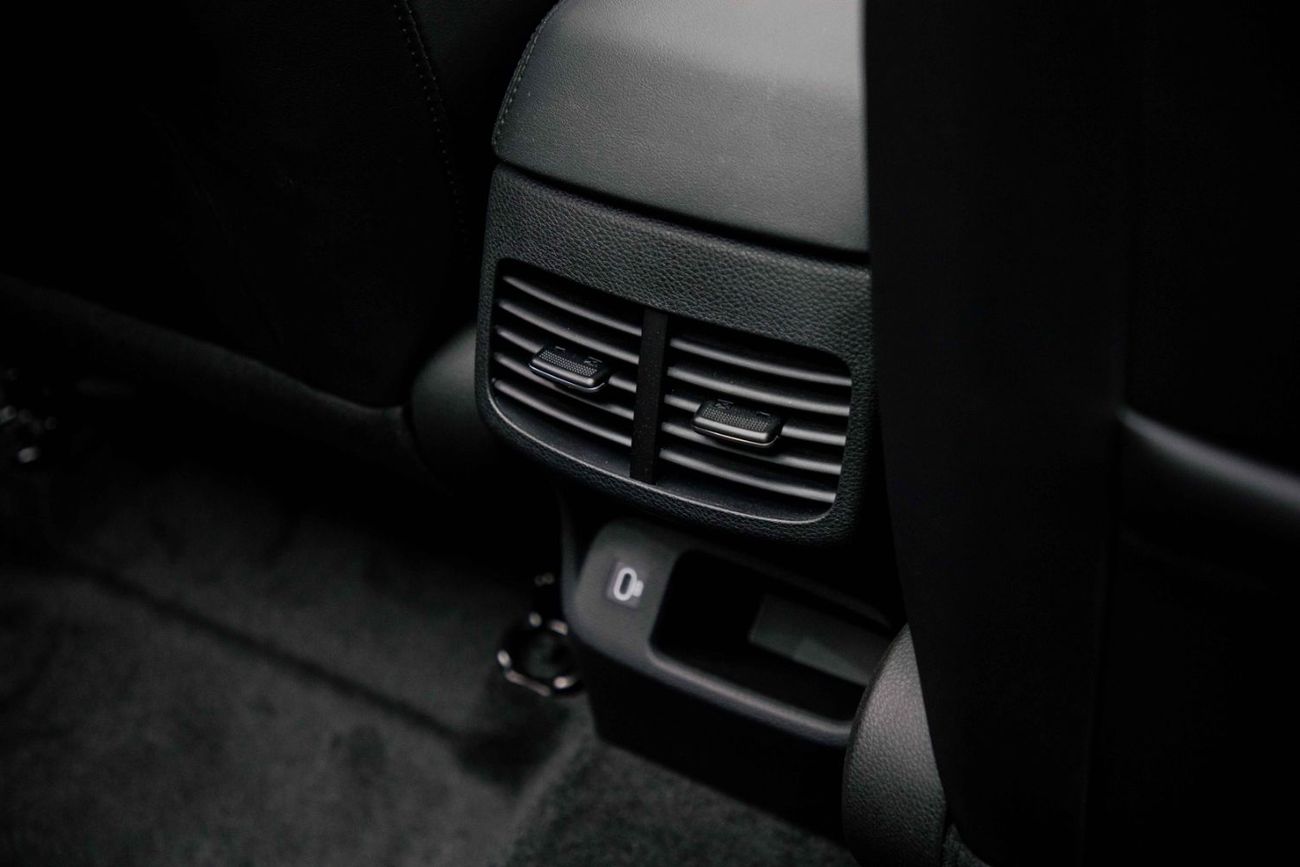 Kia Seltos Premium 1.5L - White & Black Inside Black | Export Only