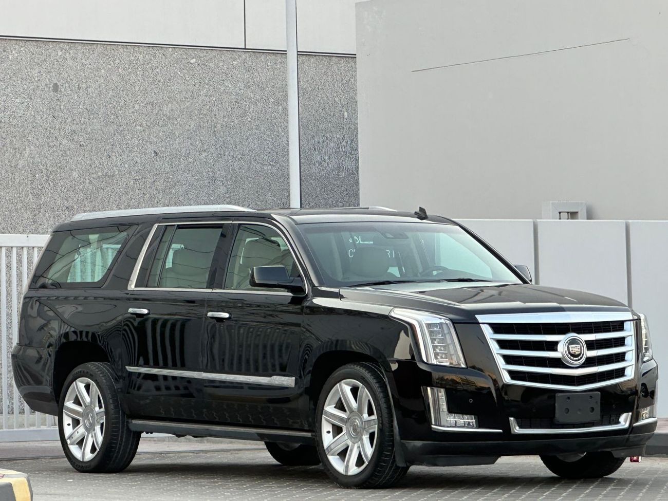 Cadillac Escalade ESCALADE ESV PLATINUM 2015 GCC FULL OPITION // PERFECT CONDITION