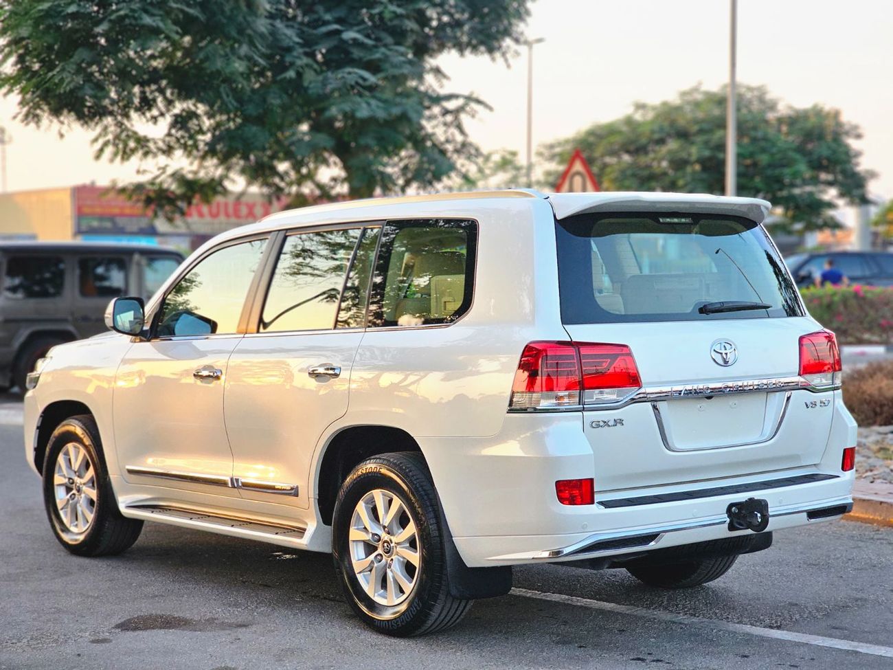 Toyota Land Cruiser GXR 5.7L 4WD