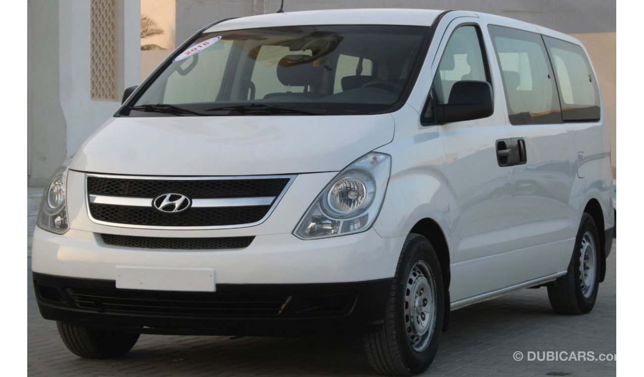 Hyundai H-1 Std Hyundai H1 2016 GCC in excellent condition without accidents