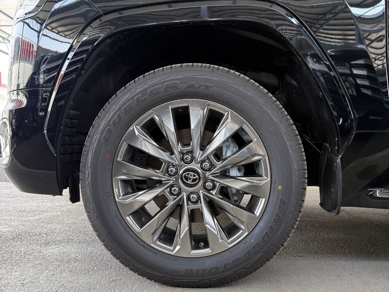 Toyota Land Cruiser VXR 3.5 HYBRID TWIN TURBO **التصدير فقط خارج الخليج**EXPORT ONLY**