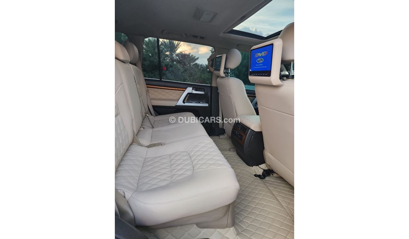 تويوتا لاند كروزر Facelifted