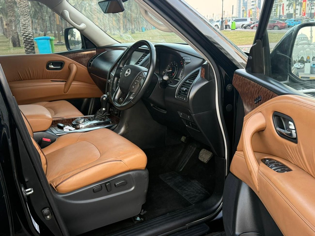 نيسان باترول سوبر سفاري Y62 Ti-L Right Hand Drive