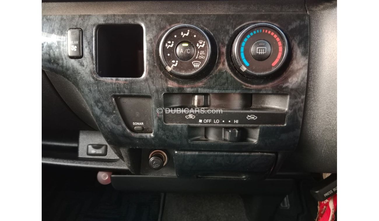 تويوتا هاياس TOYOTA HIACE VAN RIGHT HAND DRIVE (PM1622)