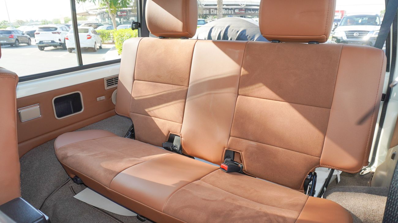 تويوتا لاند كروزر 70 LX 4.0L V6 A/T