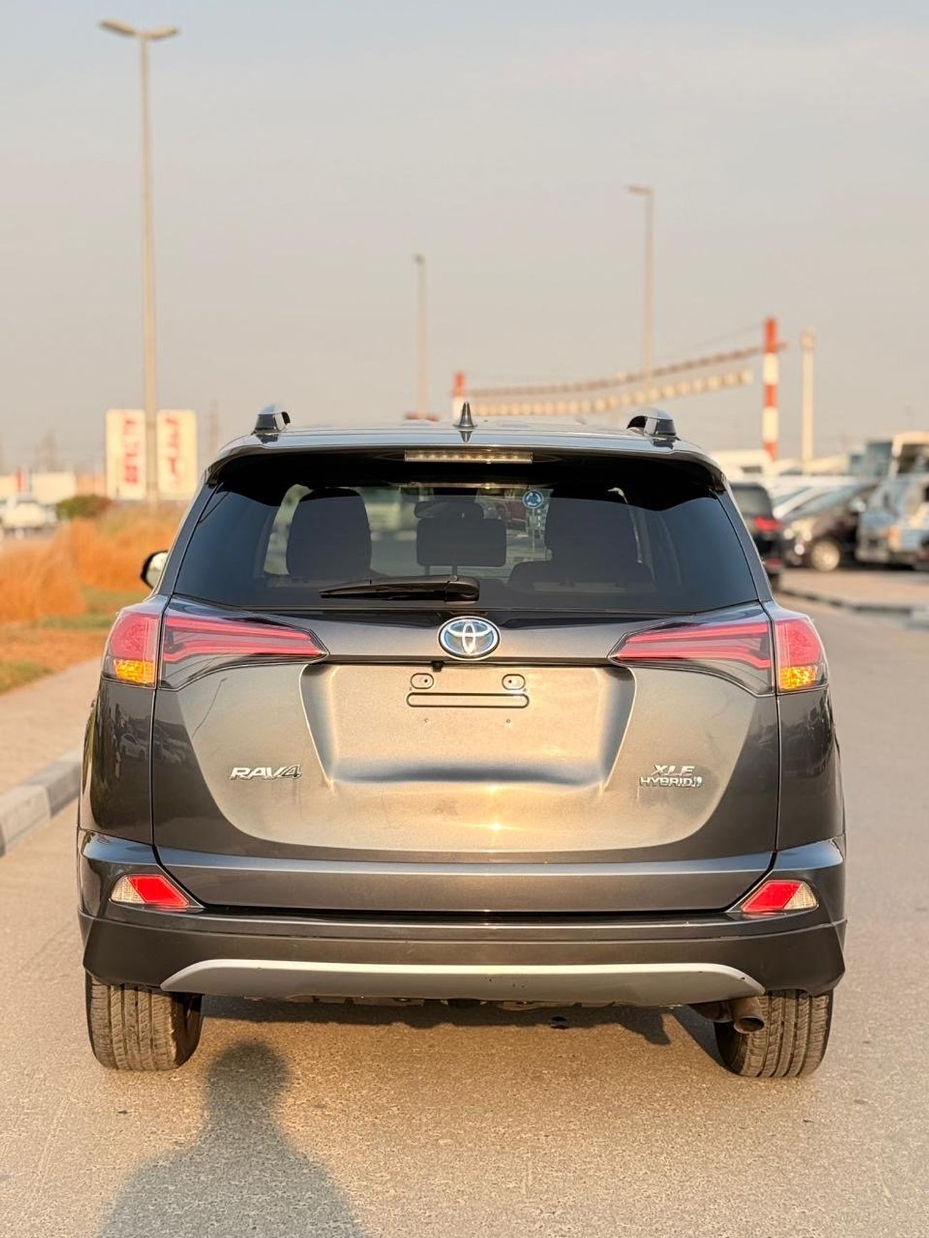 Toyota RAV4 Hybrid XLE 2.5L full option