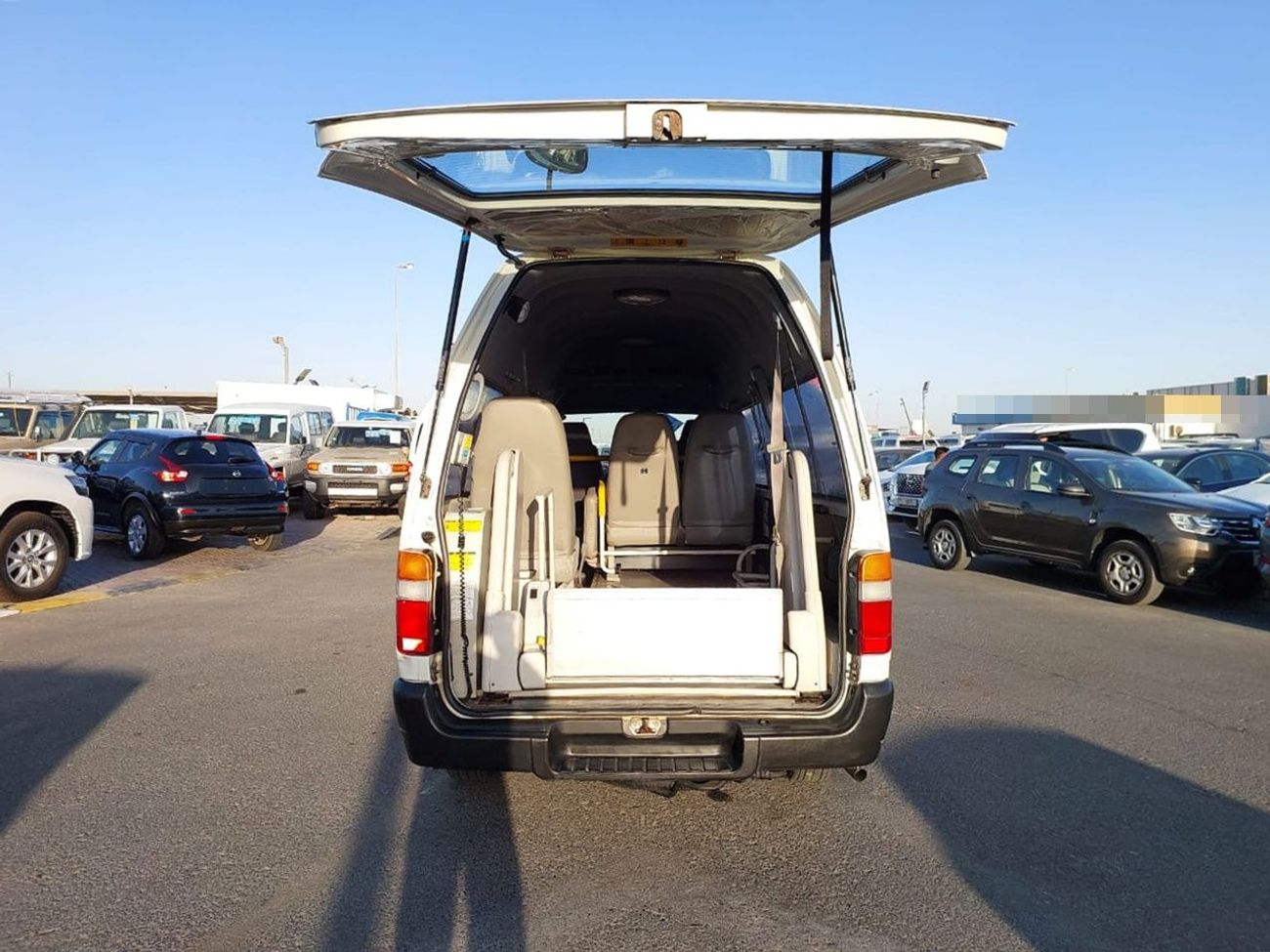 Toyota Hiace TOYOTA HIACE COMMUTER VAN RHD 2002 MODEL 3.0 L DIESEL AUTOMATIC(PM12553)