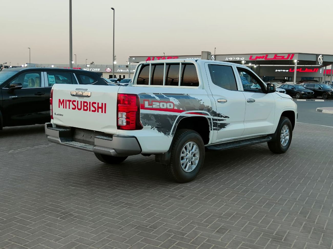 Mitsubishi L200 GLX Double Cab Petrol 2.4L MITSUBISHI L200 PETROL GLX 2.4L 2025