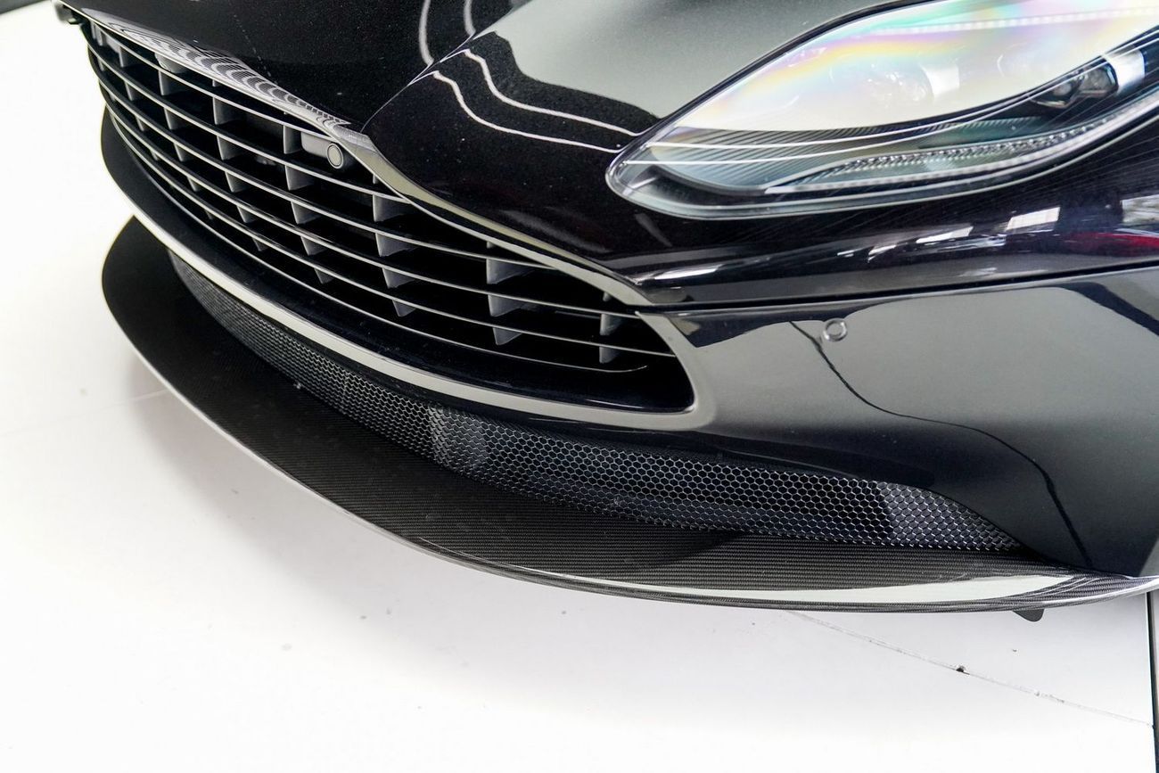 أستون مارتن DB11 Std 4.0L