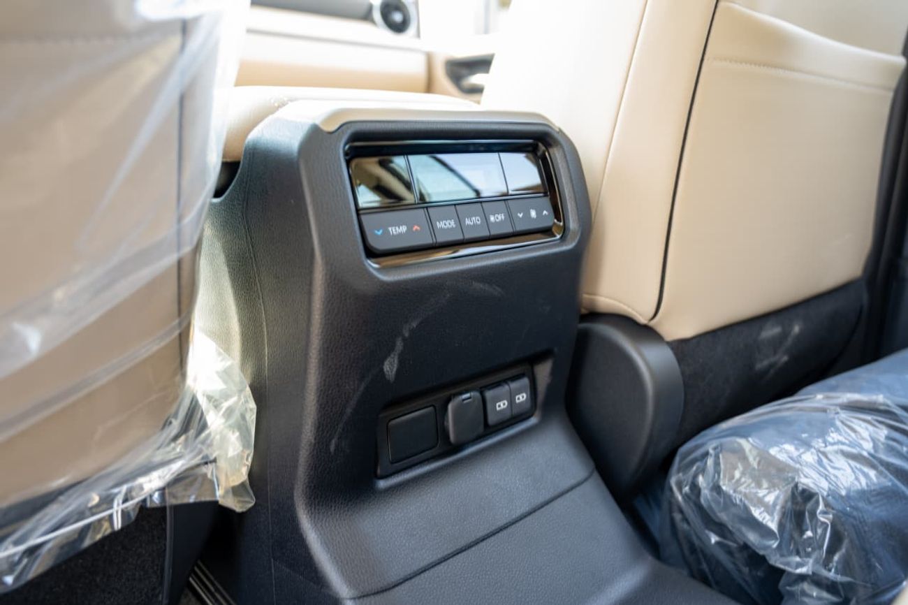 تويوتا برادو 2.4L Turbocharged | 4 Cylinder | Automatic | 7 Seater