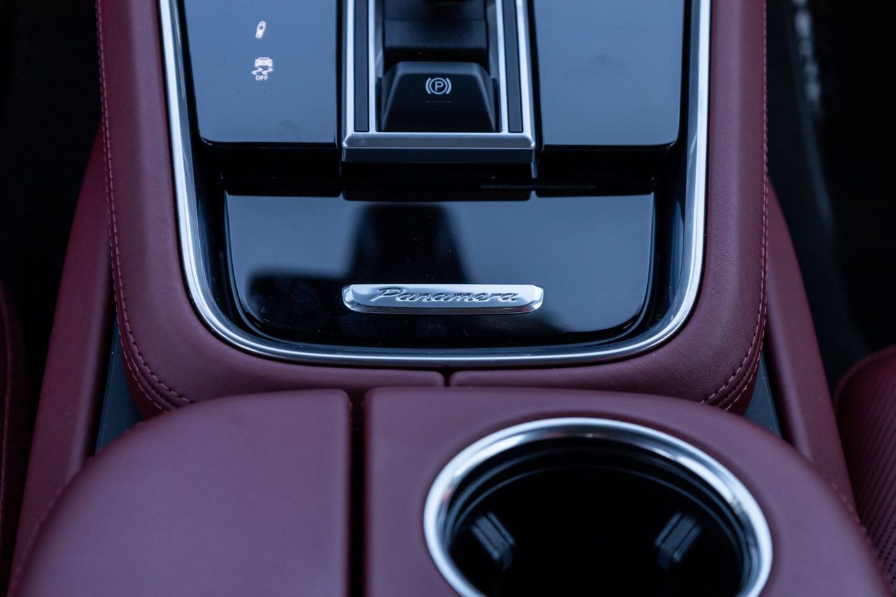 Porsche Panamera GTS 4.0L (454 HP) RWD