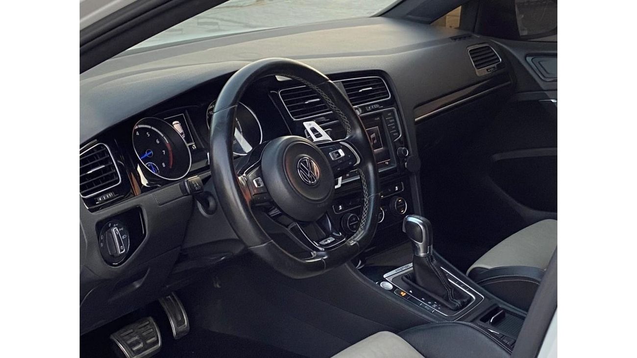 فولكس واجن جولف ار