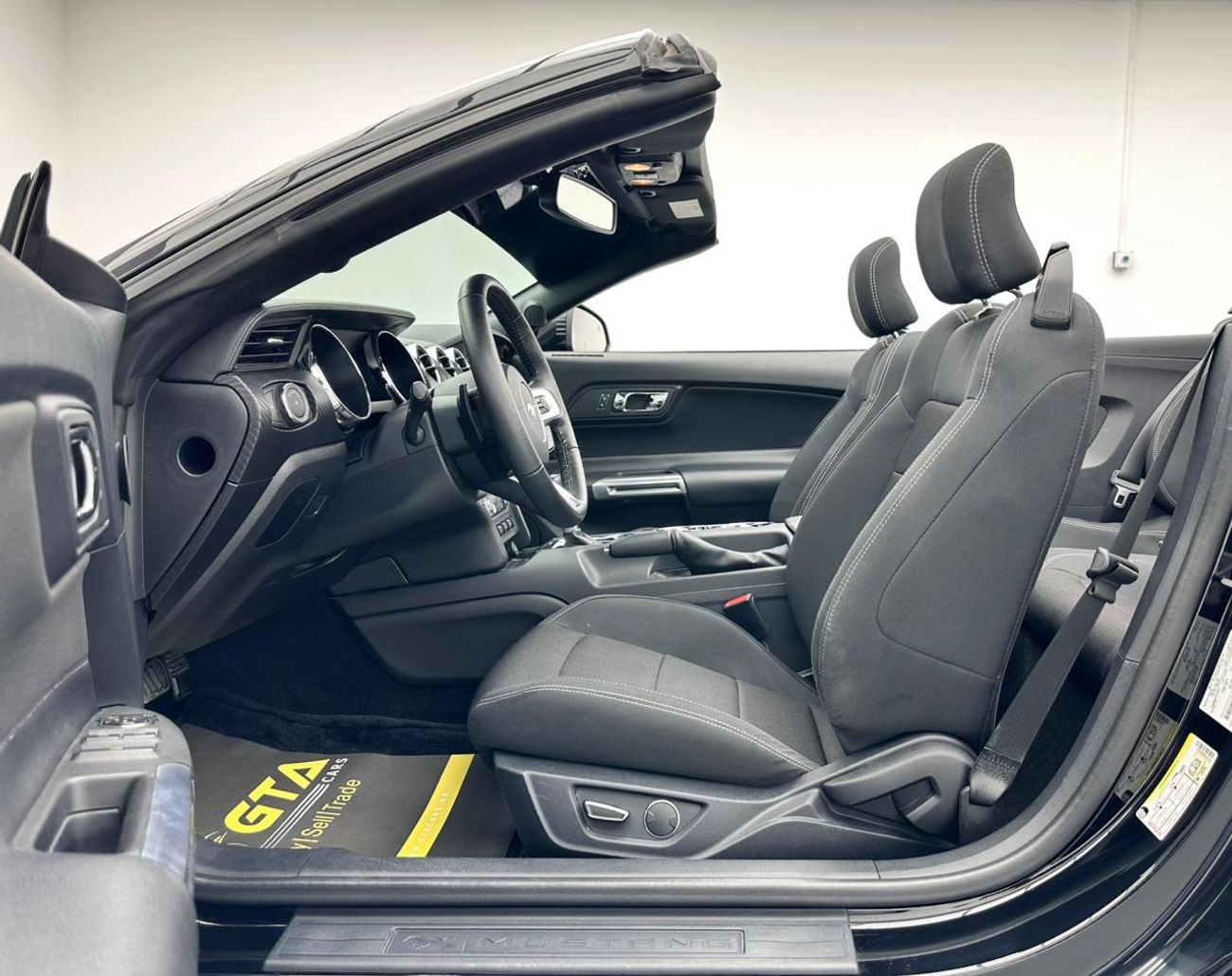 Ford Mustang 2017 Ford Mustang V6 Cabriolet, Super Clean, Excellent Condition, GCC