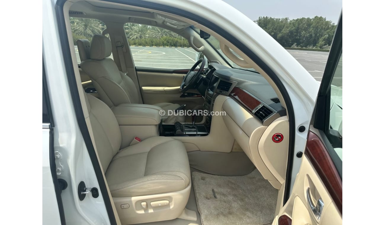 Lexus LX 570 Platinum MODEL 2014 GCC CAR PERFECT CONDITION INSIDE AND OUTSIDE FULL ORIGINAL PAINT ONE OWNER 2 key