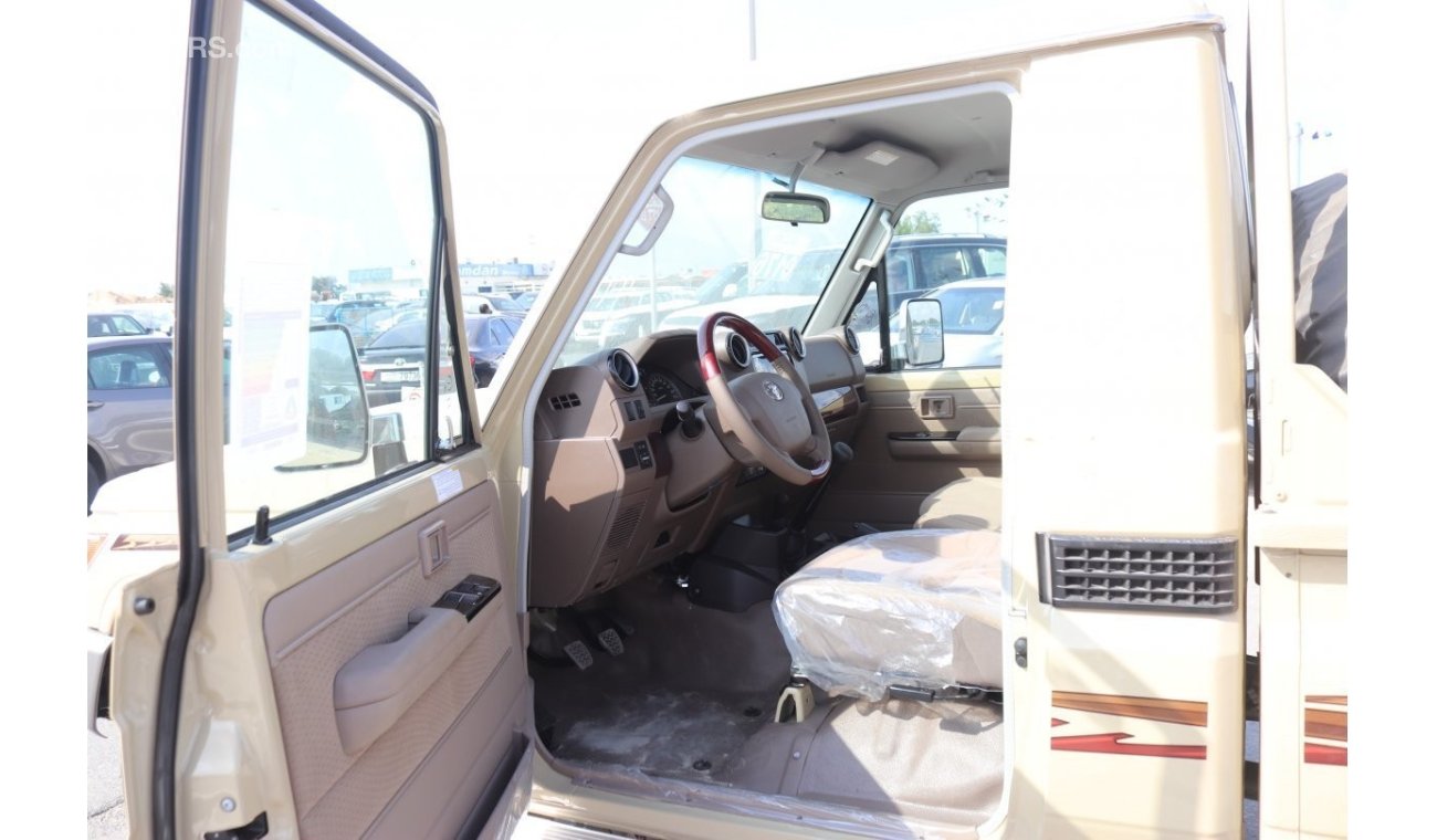 تويوتا لاند كروزر بيك آب LX 4.0Ltr V6 4WD SINGLE  CAB, DIFFRENTIAL LOCK,WINCH, POWER WINDOW,WOODEN INTERIOR-POWER MIRROE, MOD