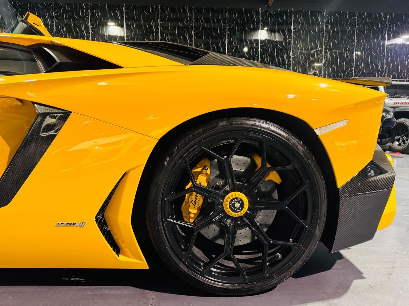 لامبورغيني أفينتادور 6.5L V12 2014 Lamborghini Aventador LP 700-4 GCC