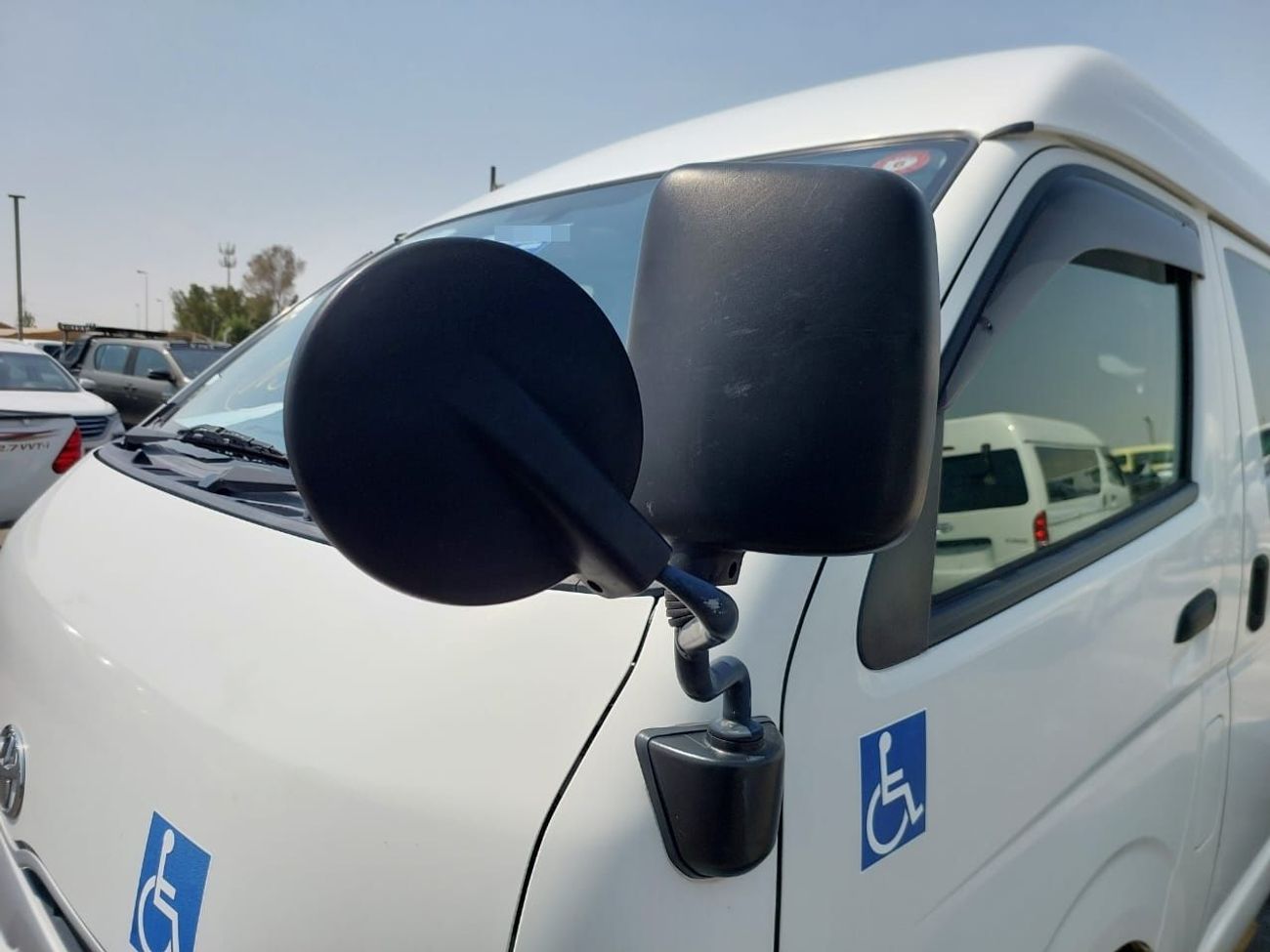 Toyota Hiace TOYOTA HIACE COMMUTER VAN 2013 RHD 3.0 L DIESEL AUTOMATIC (PM63050)