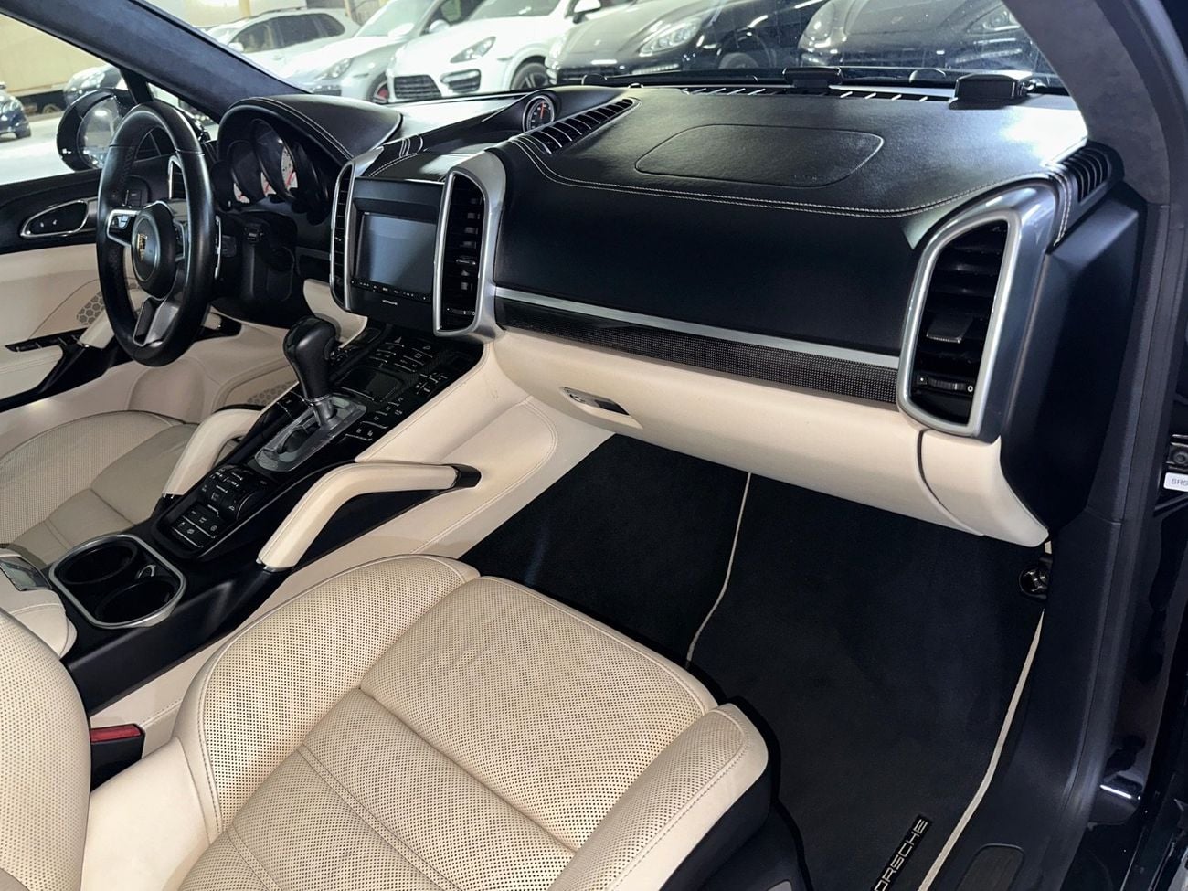 Porsche Cayenne TURBO S | CABRON INTERIOR PACKAGE | PORSCHE SPORTS EXHAUST SYSTEM | SUNROOF