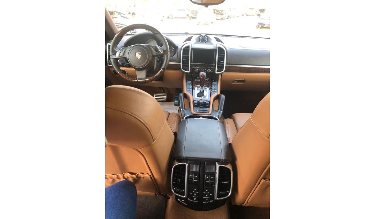 Porsche Cayenne Porsche cayanne S model 2011 GCC car prefect condition full option low mileage no paint