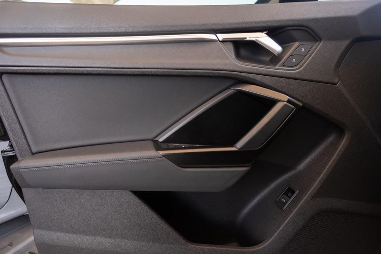 Audi Q3 40 TFSI quattro S Line 2.0L SUV