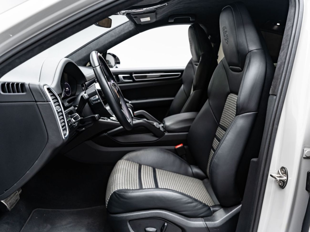 بورش كايان GTS Coupe