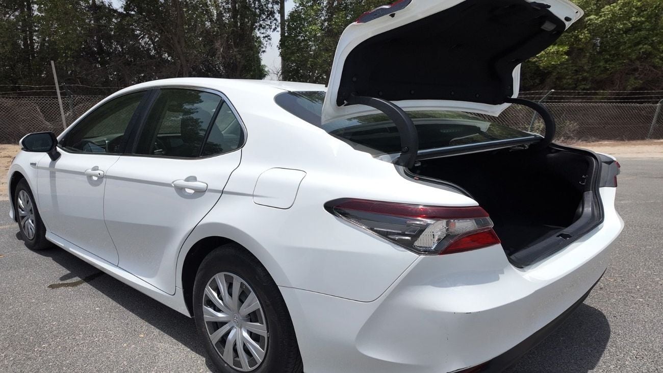 Toyota Camry LE 2.5L (176 HP) | Agency Warranty | Complete Service History | Zero Downpayment Support