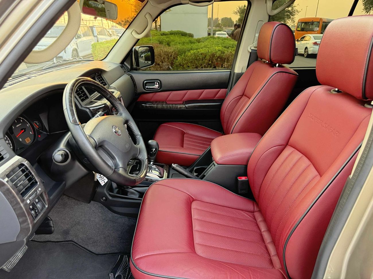 نيسان باترول سوبر سفاري GCC SPEC NEAT AND CLEAN LESS KILOMETER