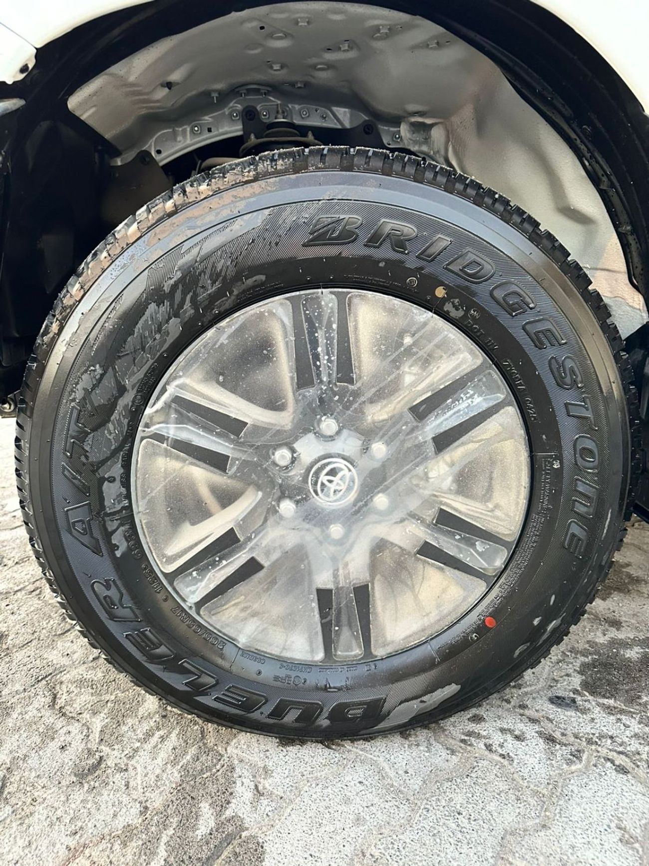 تويوتا هيلوكس SR5 2.7L Petrol Manual Transmutation Double Cap 4x4