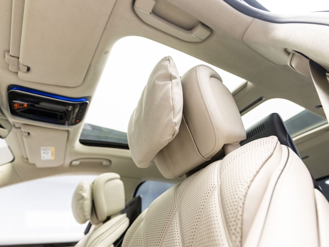 Mercedes Maybach S680 Maybach BUY NOW, PAY 2027 | THE BLACKLINE STANDARD | 2027 Mercedes Warranty + Service Contract, Low KMs, GCC