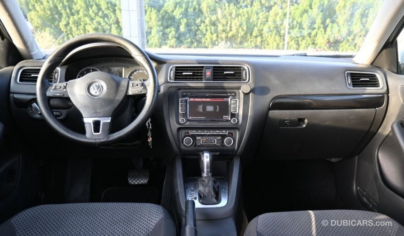 Volkswagen Jetta GCC EXCELLENT CONDITION WITHOUT ACCIDENT 2012 2.0
