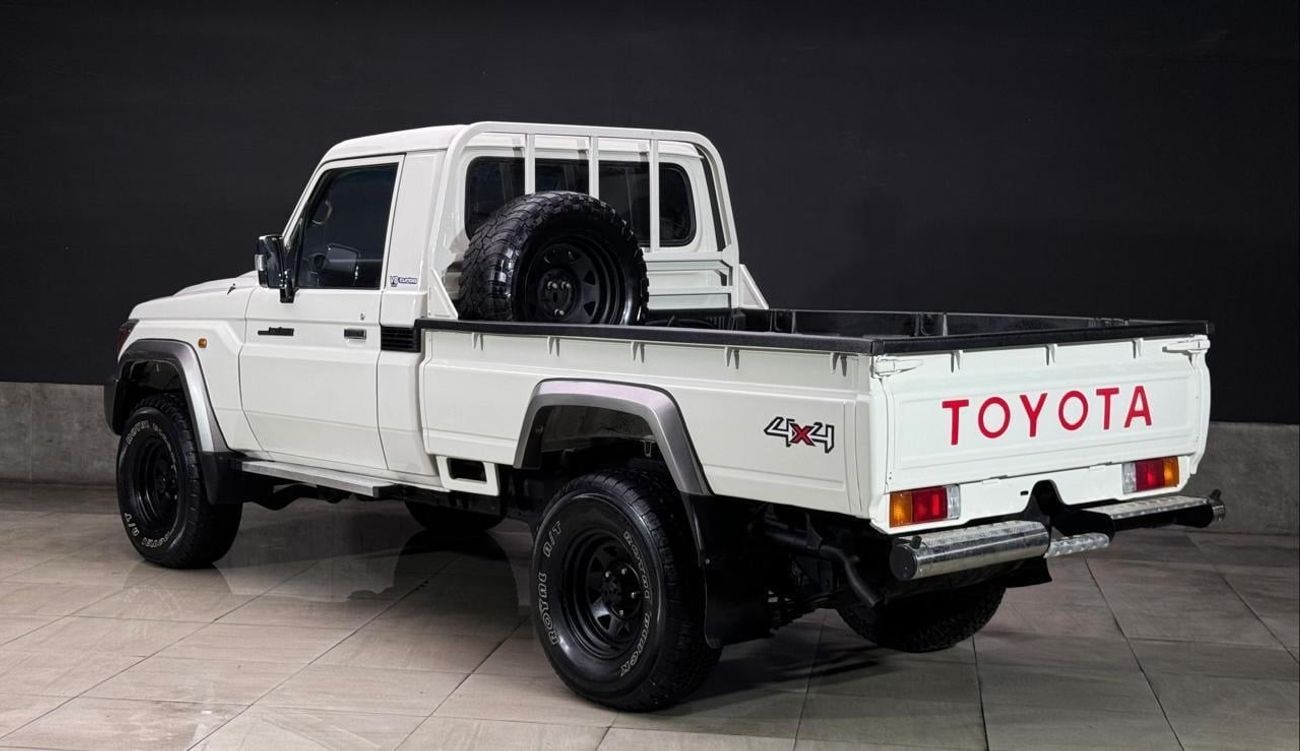 تويوتا لاند كروزر بيك آب Toyota Land Cruiser pickup 2014 single cabin