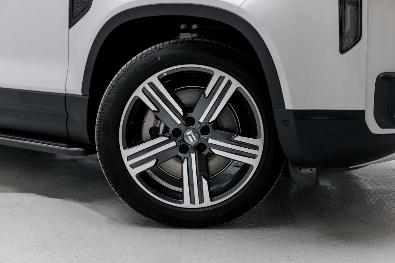 روكس 01 1.5L - Plug-in Hybrid - White Inside Orange | Export Only